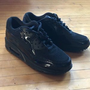 //~dReAmY nike air max 90’s ~ ALL BLACK \\
